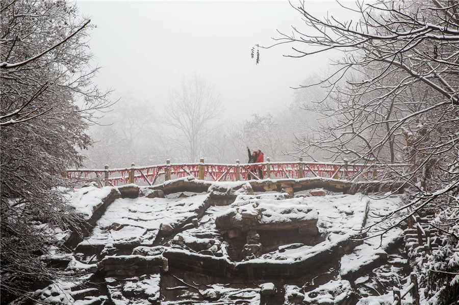 Enjoy snow scenery in Tianjin