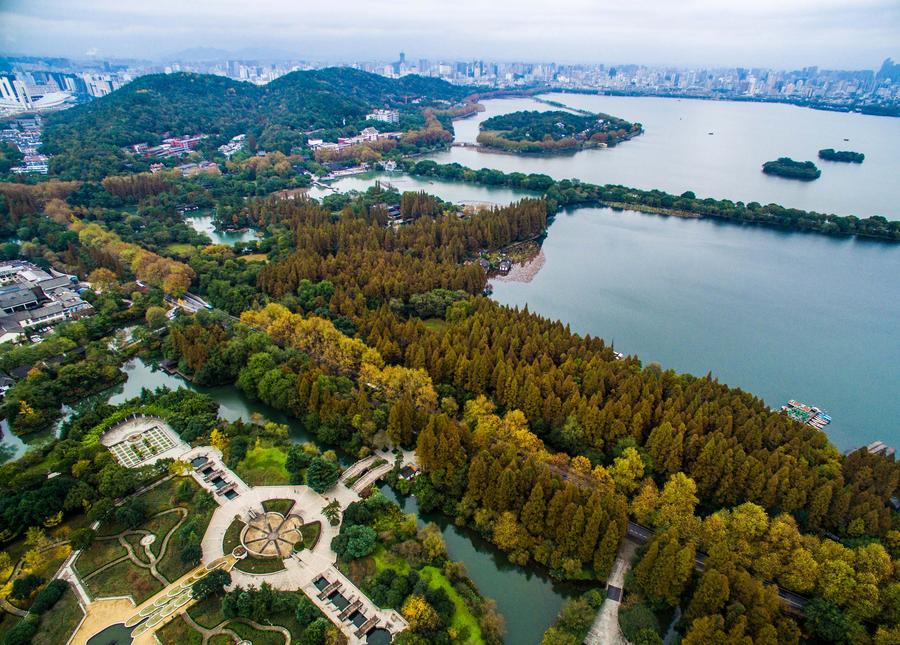 West Lake scenic area embraces a colorful winter scene