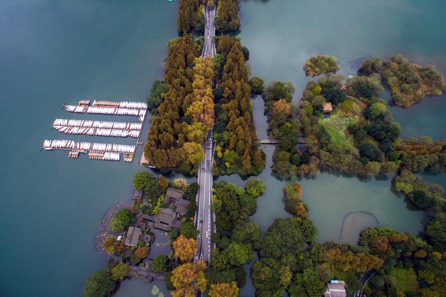 West Lake scenic area embraces a colorful winter scene