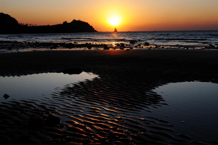 Sunrise at Shilaoren beach in Qingdao