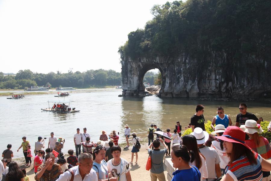 China's tourism industry contributes 10.1% to GDP