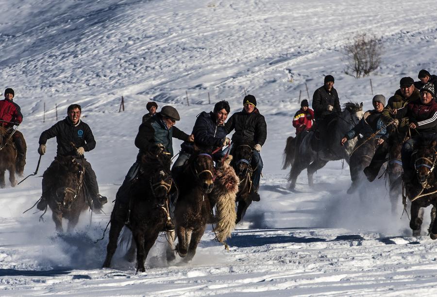 Villagers in Tianshan mountains live traditional nomadic life