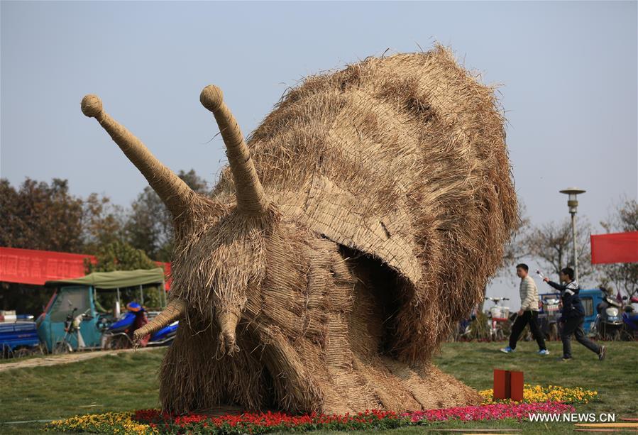 Straw-made animals seen during tourism festival in Nanjing
