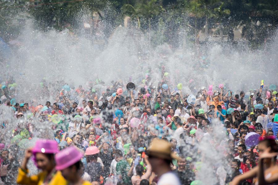 Water-sprinkling festival celebrated in Yunnan