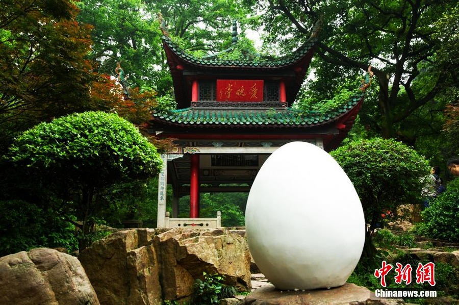 Giant egg spotted in many landmarks in Changsha