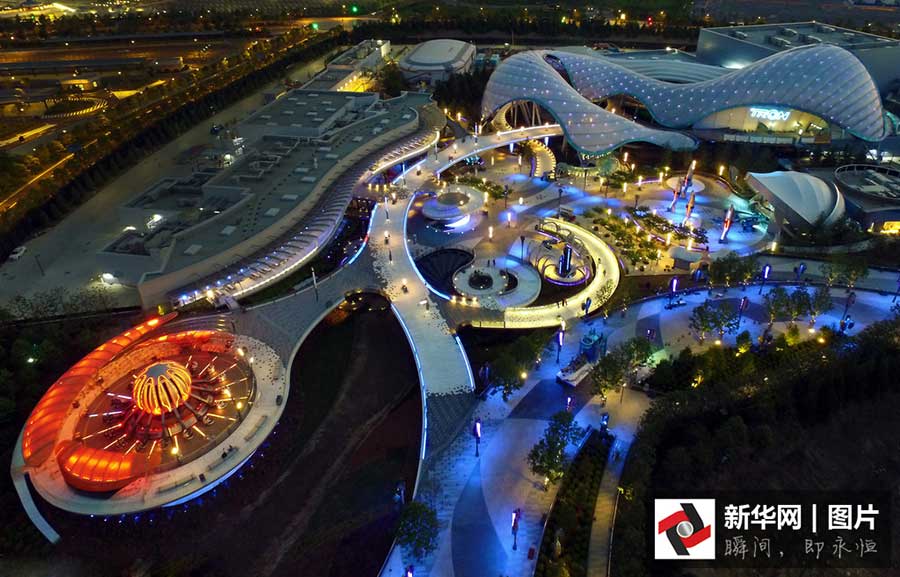 Best night views of Shanghai Disney Resort captured