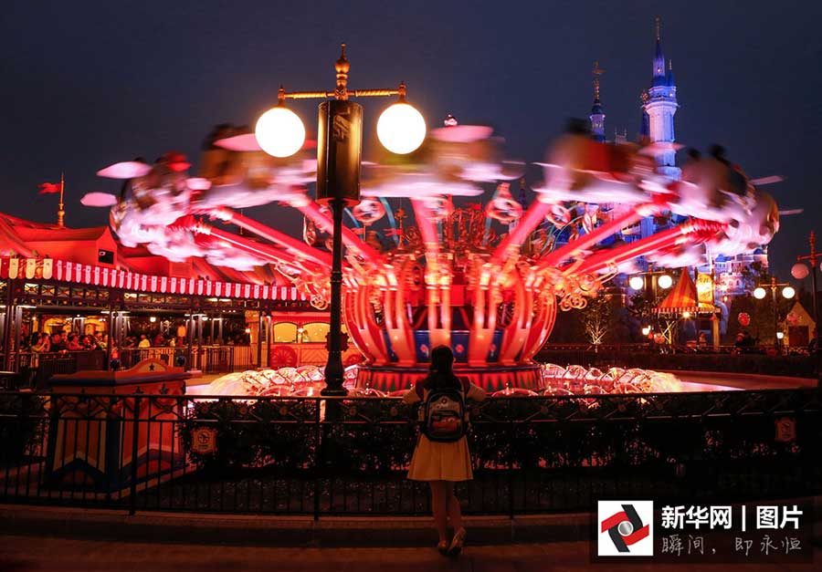 Best night views of Shanghai Disney Resort captured