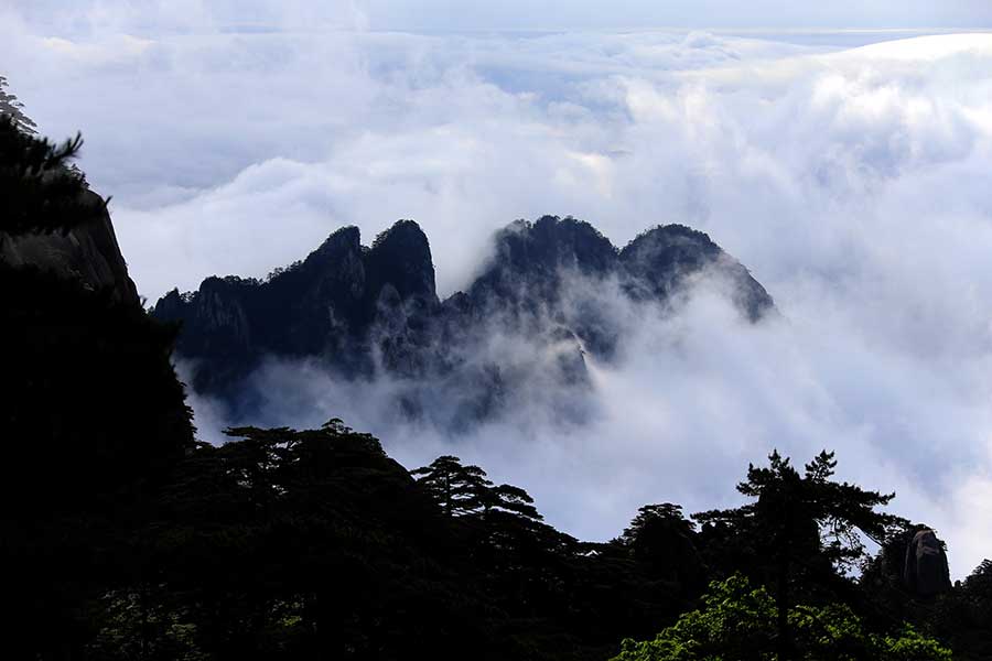 The ethereal clouds of Mount Huangshan