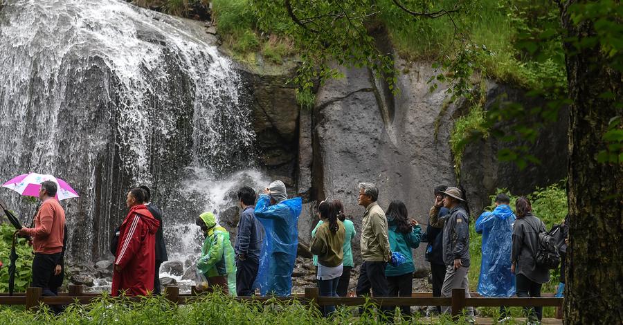 Scenic zone of Changbai Mountain receives 450,000 tourists this year