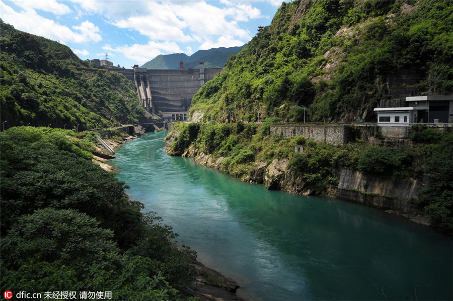 Heavenly beauty in Dongjiang Lake