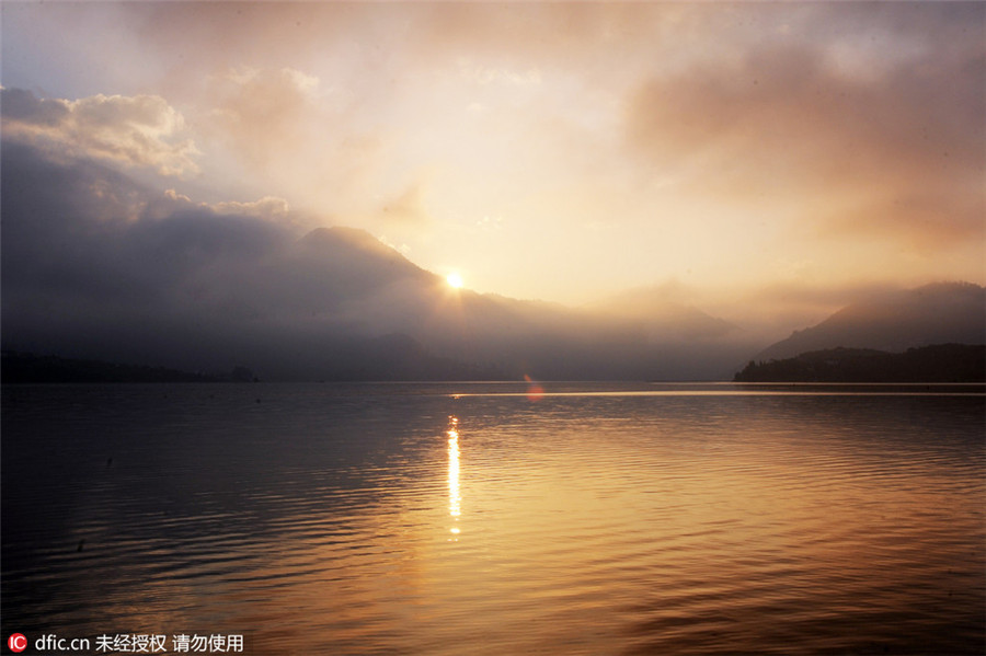 Heavenly beauty in Dongjiang Lake