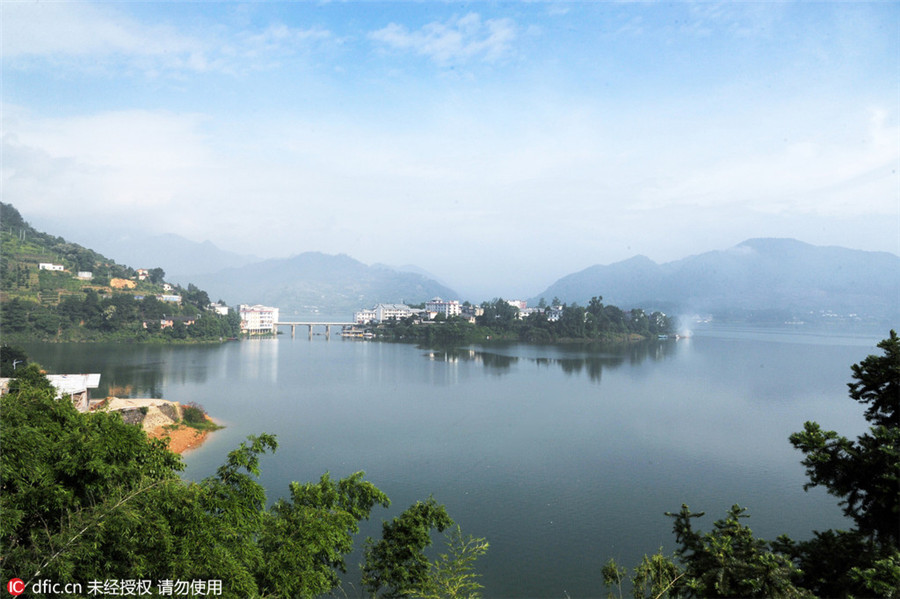 Heavenly beauty in Dongjiang Lake