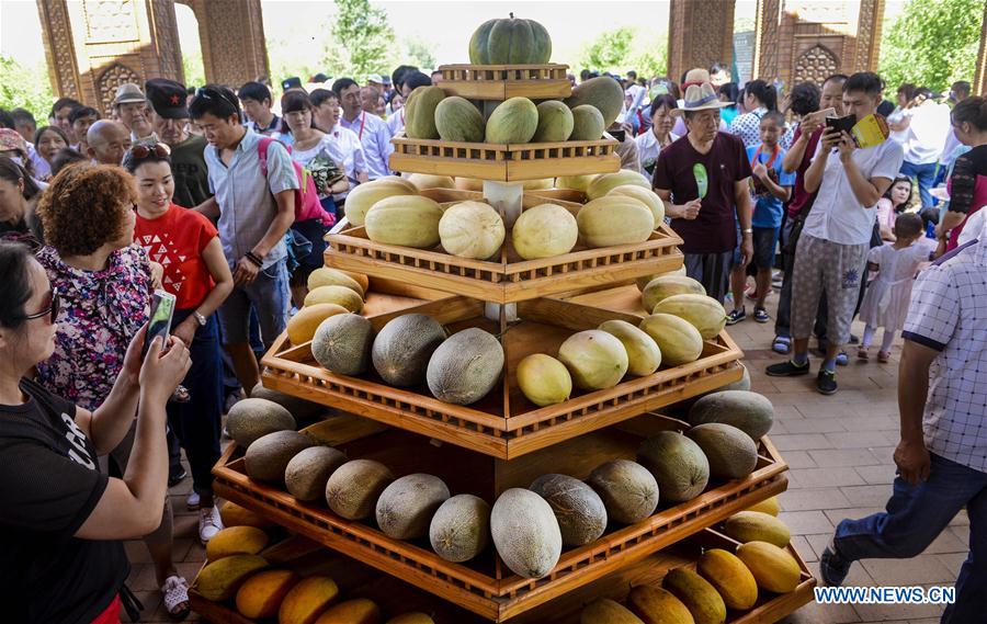 13th Hami melon festival held in Xinjiang