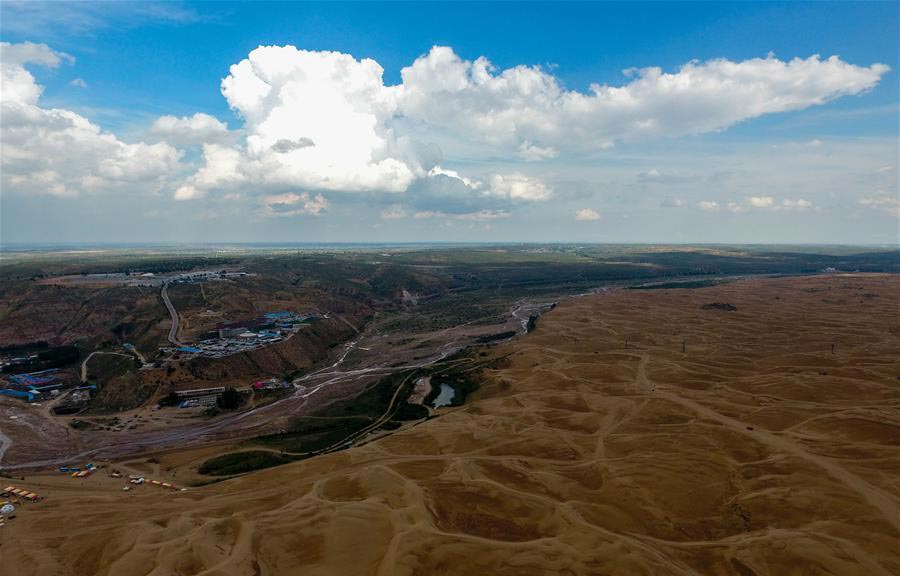 Whistling Dune Bay: Landmark for tourism industry of Inner Mongolia