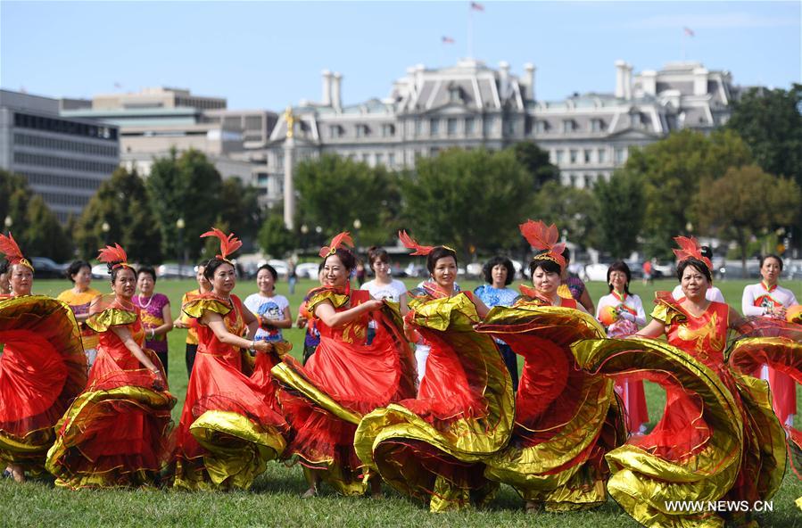 Massive flash mob held to mark China-US Tourism Year