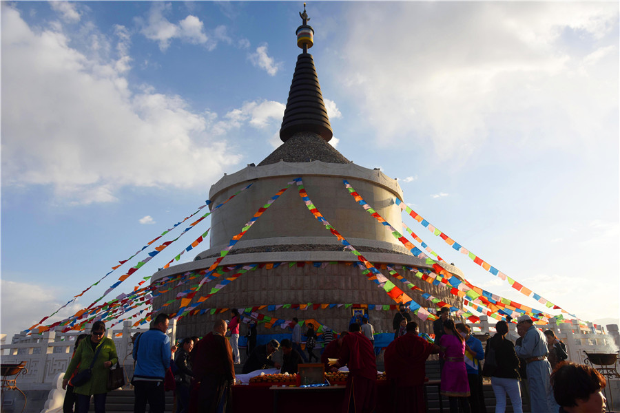 Nadam Fair kicks off in N China's Inner Mongolia