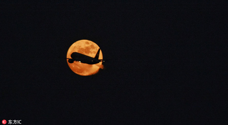 Stunning supermoon lights up the sky in China