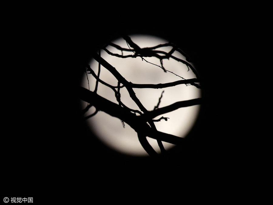 Stunning supermoon lights up the sky in China