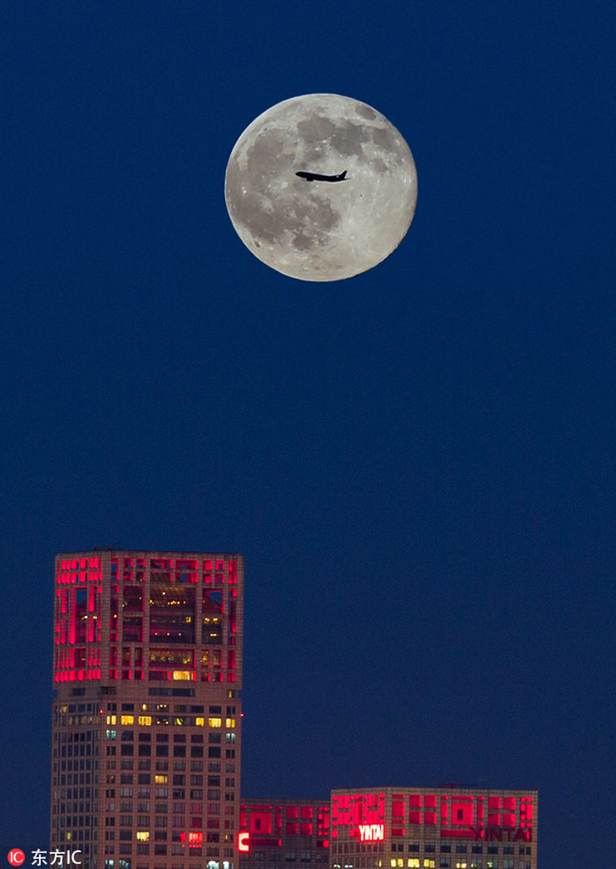 Stunning supermoon lights up the sky in China