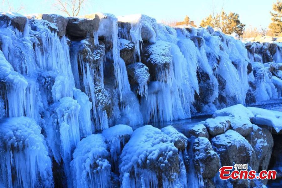 Amazing scenery of ice cascade in China's Gansu
