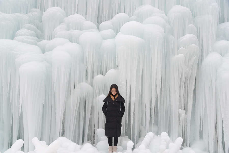 Ice cascade transforms Xinglong county into a dreamy, white world