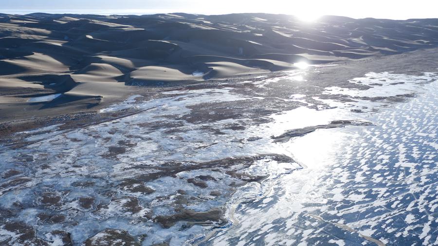 Amazing scenery of ice floating on Qinghai Lake