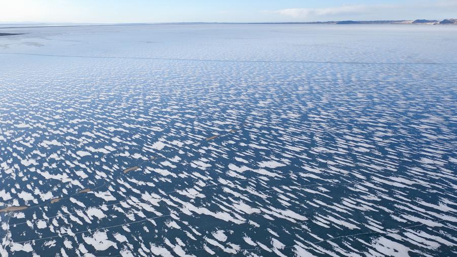 Amazing scenery of ice floating on Qinghai Lake