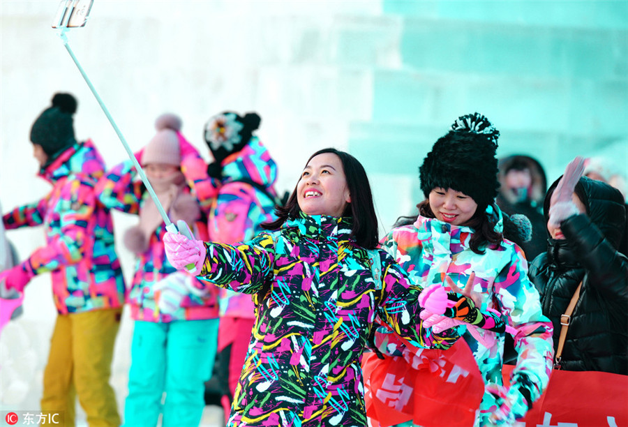 Ice sculptures light up Harbin