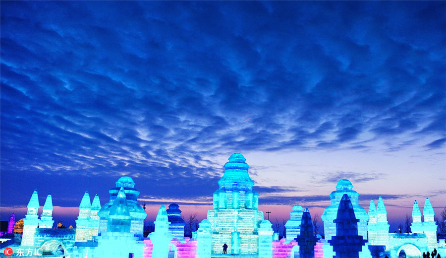 Ice sculptures light up Harbin