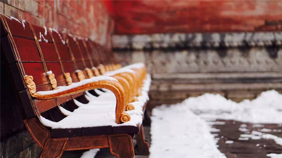 Spring snow blankets Forbidden City