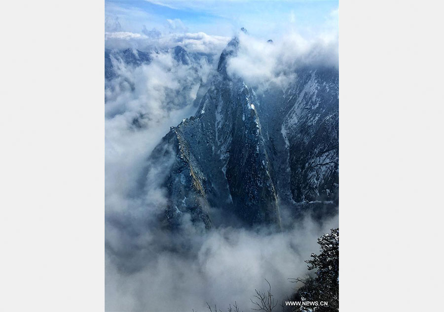 Scenery of Huashan Mountain after snow