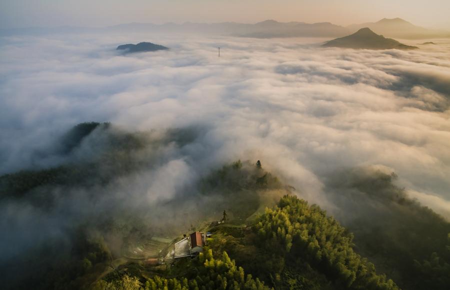 Mountain scenery in E China's Anhui