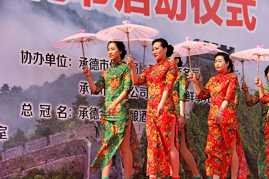 5th Jinshanling Apricot Flower Festival kicks off in Chengde
