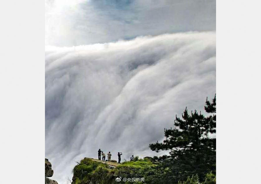 Mount Lushan in spectacular cloud