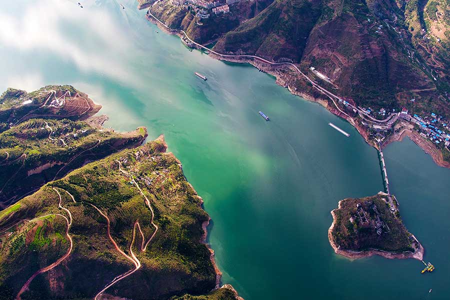 Spring scenery of Qutang Gorge