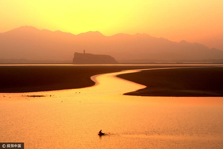 Sunset scenery at Poyang Lake