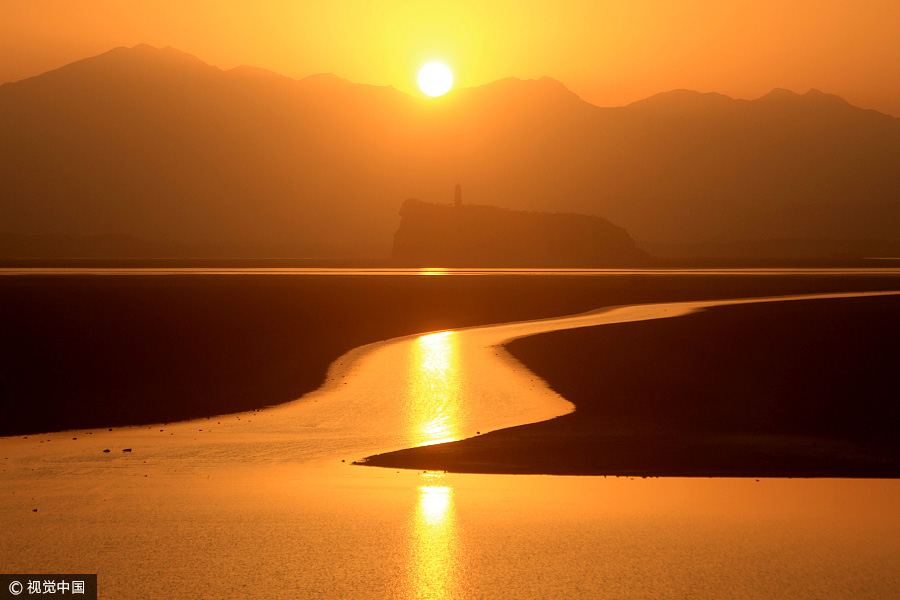 Sunset scenery at Poyang Lake