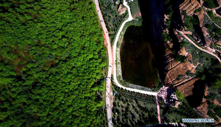 Huoshizhai National Geopark attracts tourists in NW China