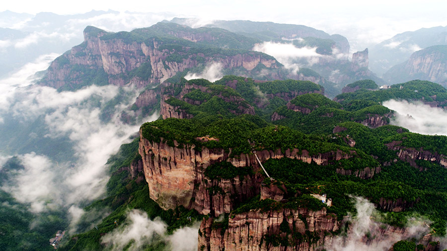 Spectacular seas of clouds in Xianju National Park