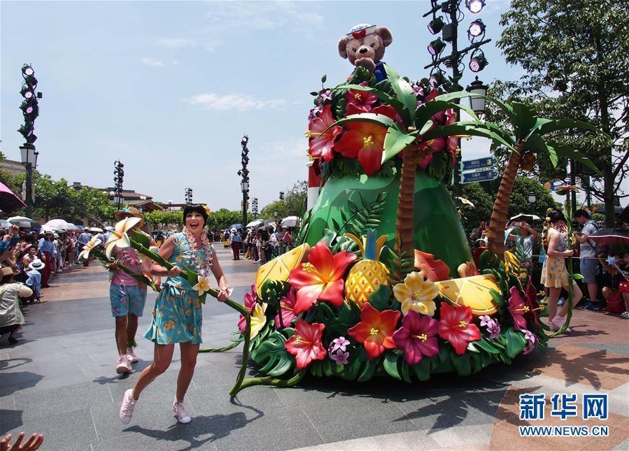 Summer special for tourists in Shanghai's Disneyland park