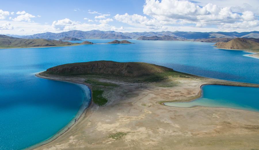 Tranquil summer view of Yamdroktso Lake in Tibet