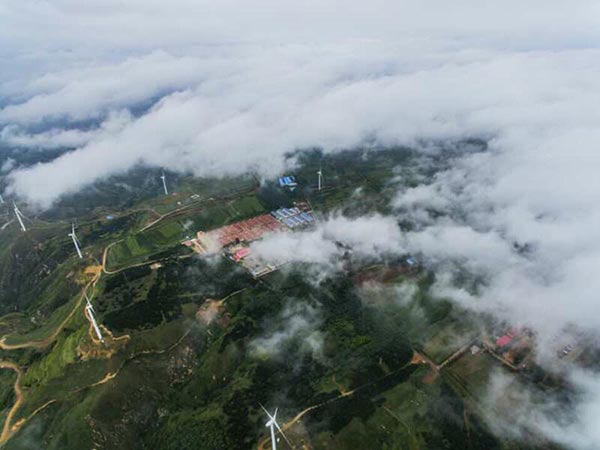 Sea of clouds dazzle Zhongtiao Mountain in N China