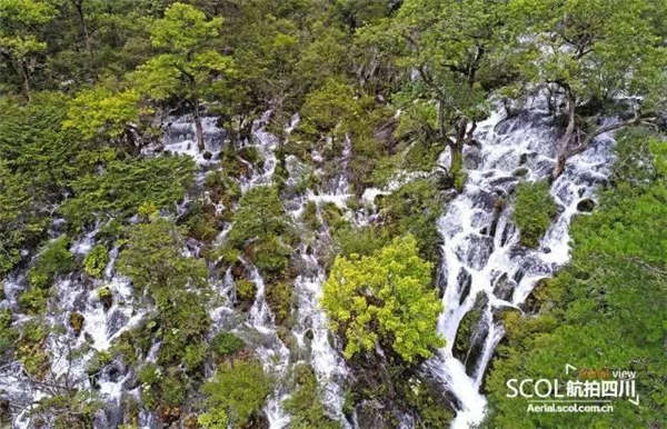 Quake-hit Jiuzhaigou regaining its beauty