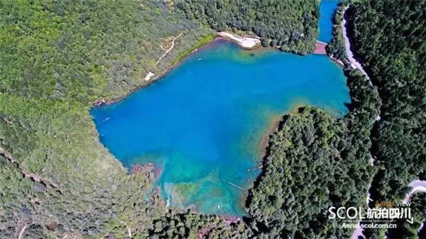 Quake-hit Jiuzhaigou regaining its beauty