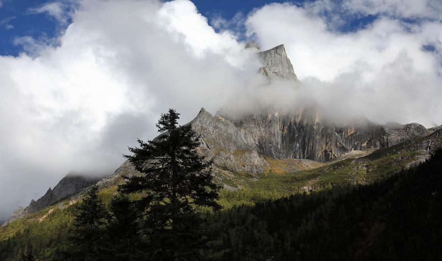 Autumn scene in Siguniang Mountain, Sichuan province