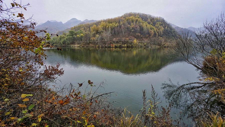 Autumn scenery of Yudu Mountain in Beijing