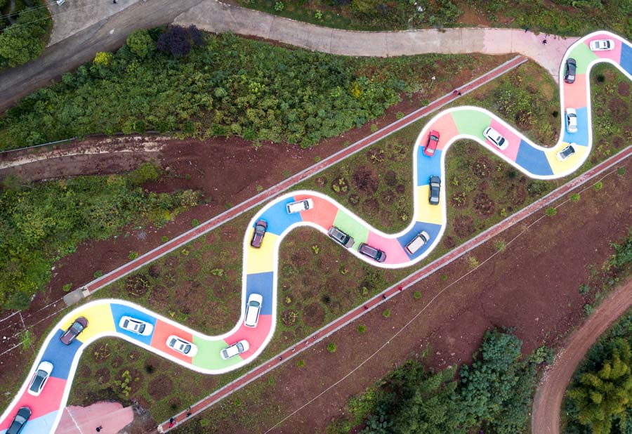Snakelike colorful road draws tourists