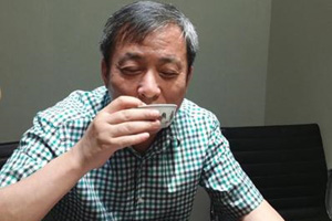 Trending: Tycoon drinking from $45m antique cup