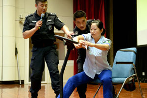 Trending: Beijing police teach bus drivers anti-terror tactics