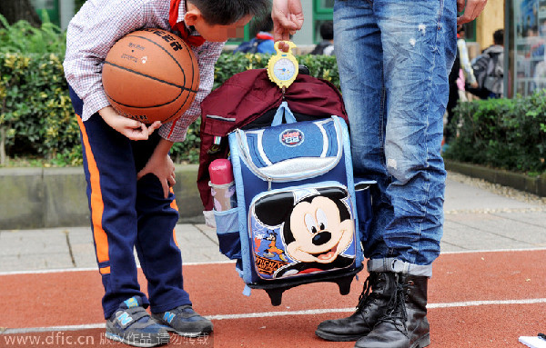 Trending across China: Back-breaking job for kids